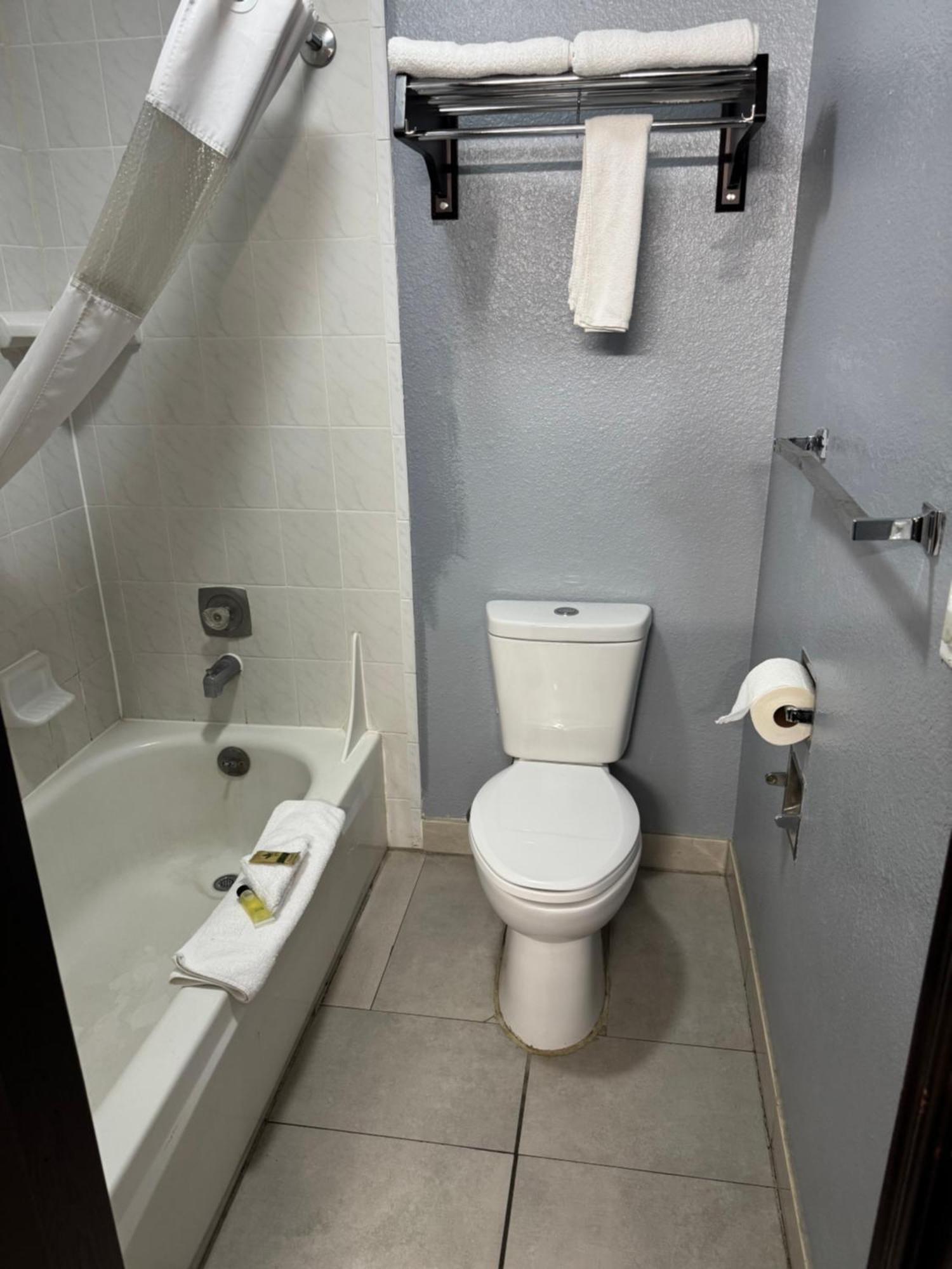 Nampa Inn & Suites Esterno foto